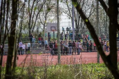 Kirchheim: Grossalarm in Gymnasium - bis zu 70 Verletzte Schueler nach moeglichem Chemieunfall - Grosseinsatz der Rettungskraefte